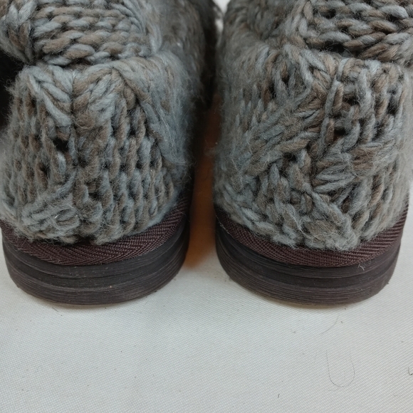 MukLuks Women's Gray Knit 4 button pull on faux fu - Picture 5 of 7